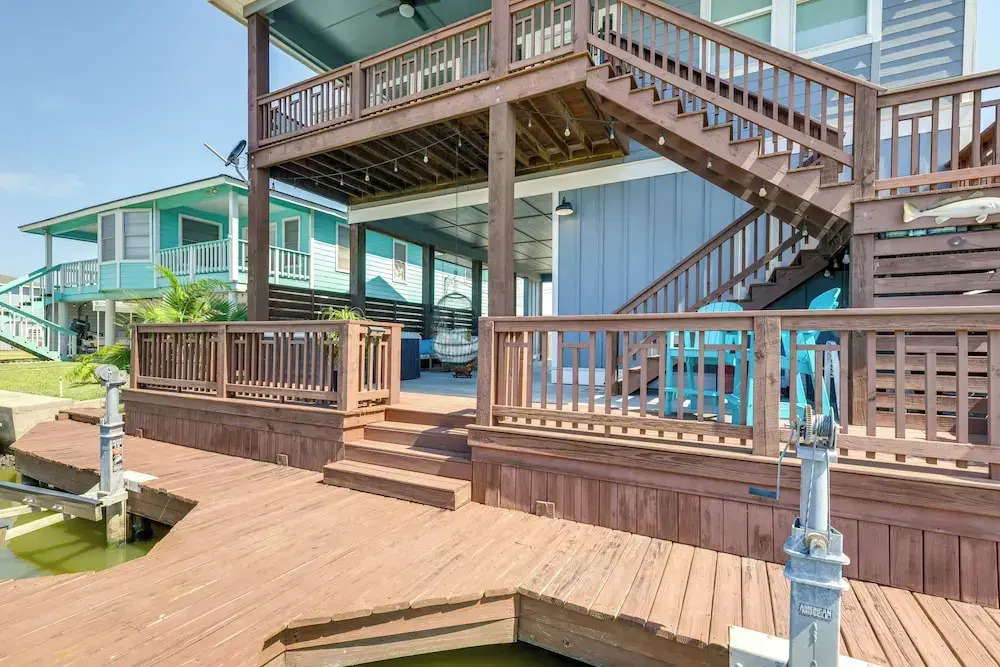 Resort Perks: Waterfront Rockport Home!