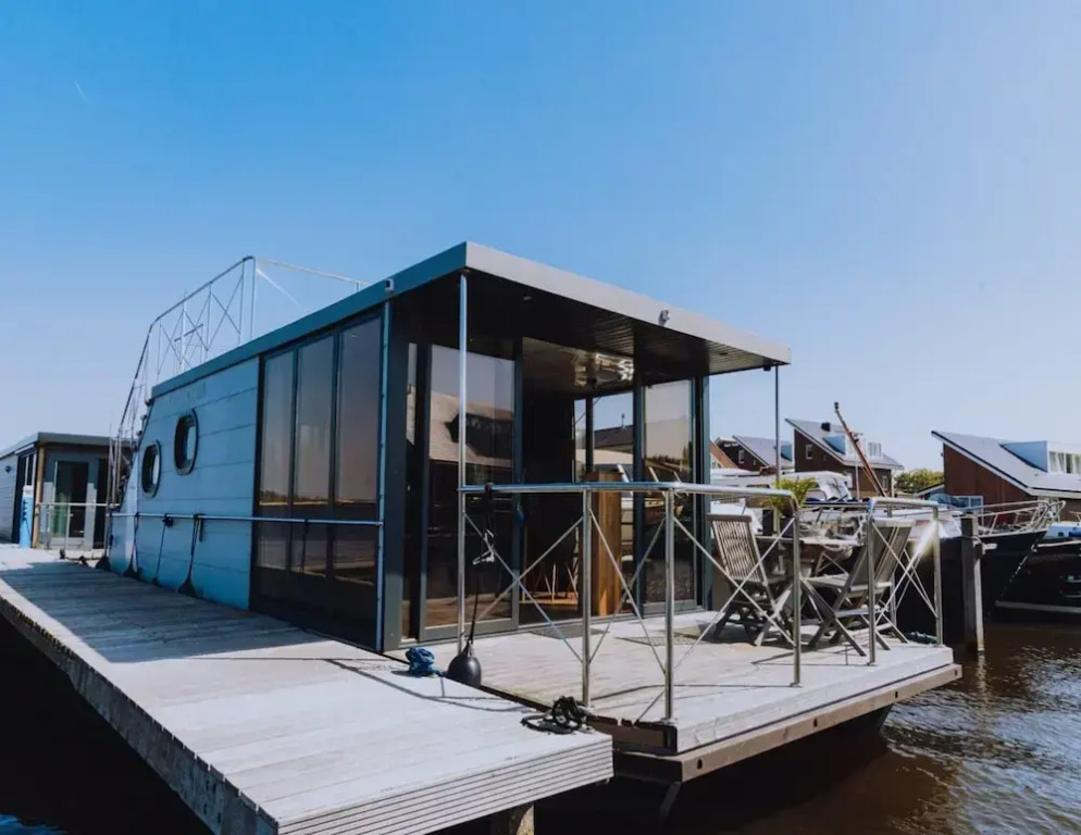 Houseboat at Marina With Lake Views