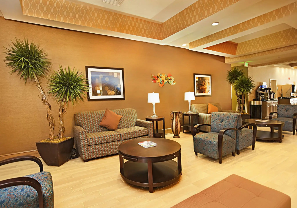 Holiday Inn Express and Suites Bossier City Louisiana Downs by IHG