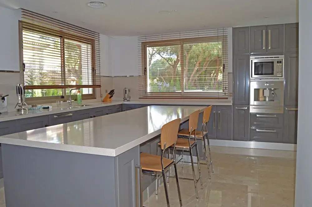 Stunning contemporary villa 5 bedrooms heated pool Las Chapas Marbella
