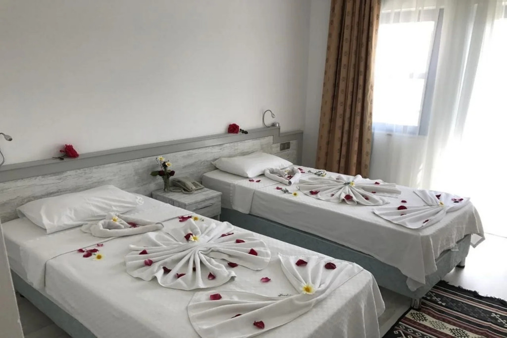 Aymes Hotel