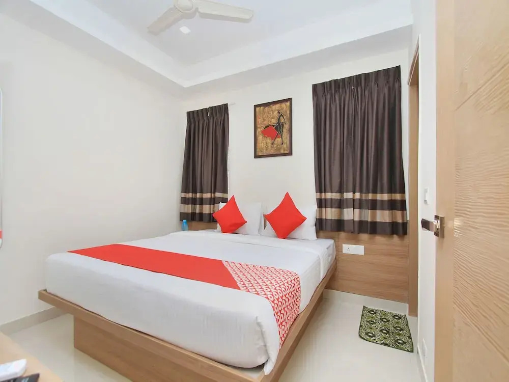 OYO 12465 SIRI Residency