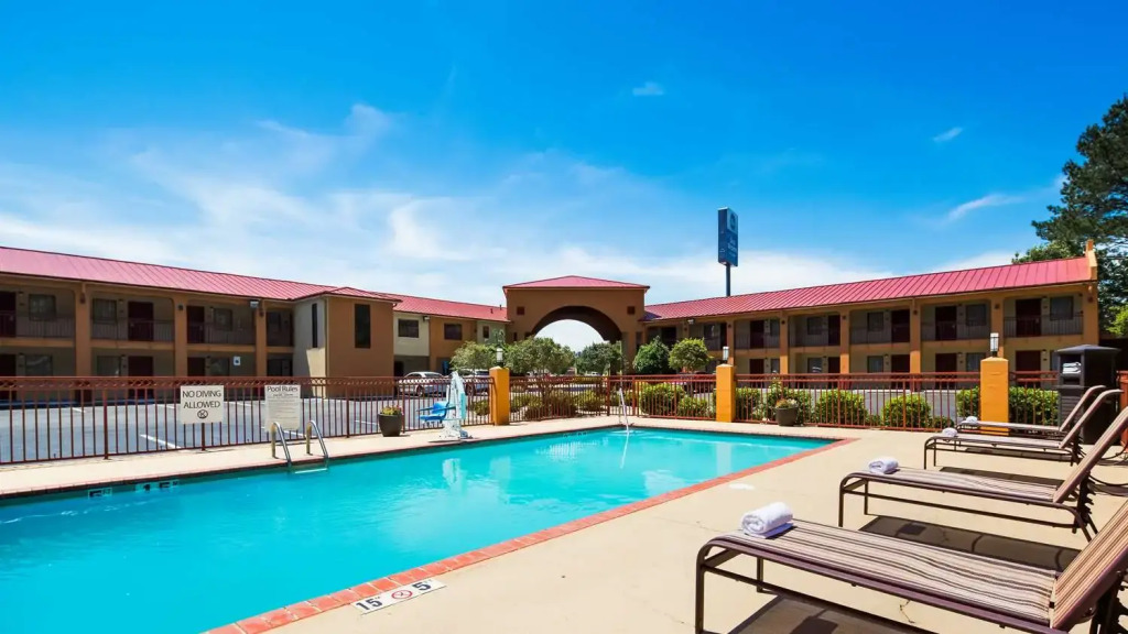 Super 8 by Wyndham Richland MS