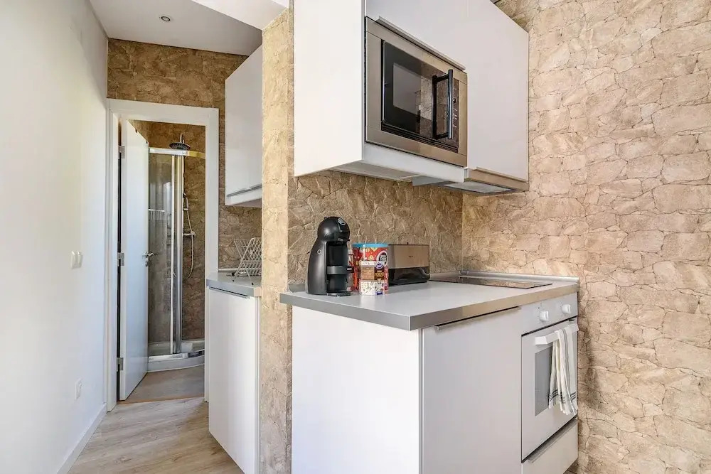 JOIVY Cosy 1-Bed Flat W/Seaview In Alfama