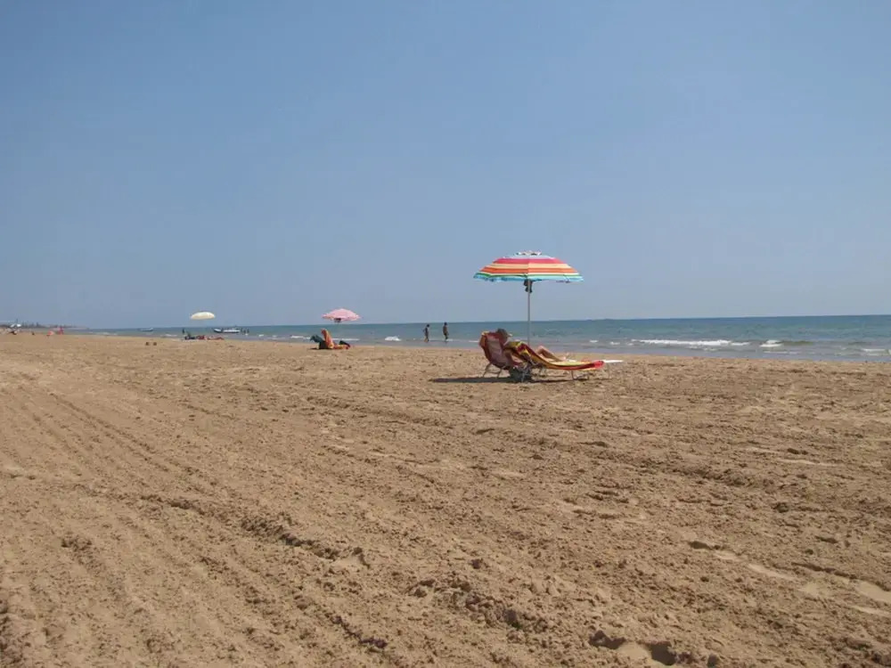 Casa Vacanza Ondablu CaseSicule, on the Beach with big Veranda and Wifi