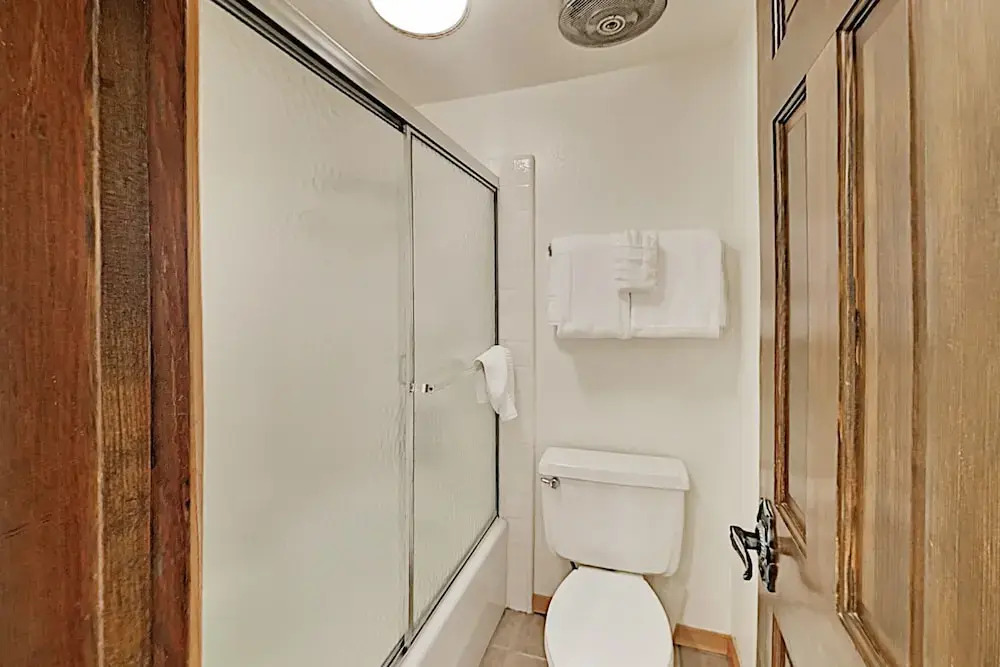 37chat12 4 Bedroom Condo
