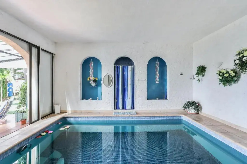 Studio en bord de mer à Menton avec piscine privée 80 m²