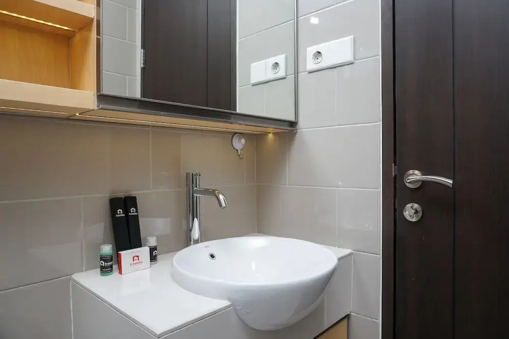 Modern 2BR Apartment at Citra Lake Suites