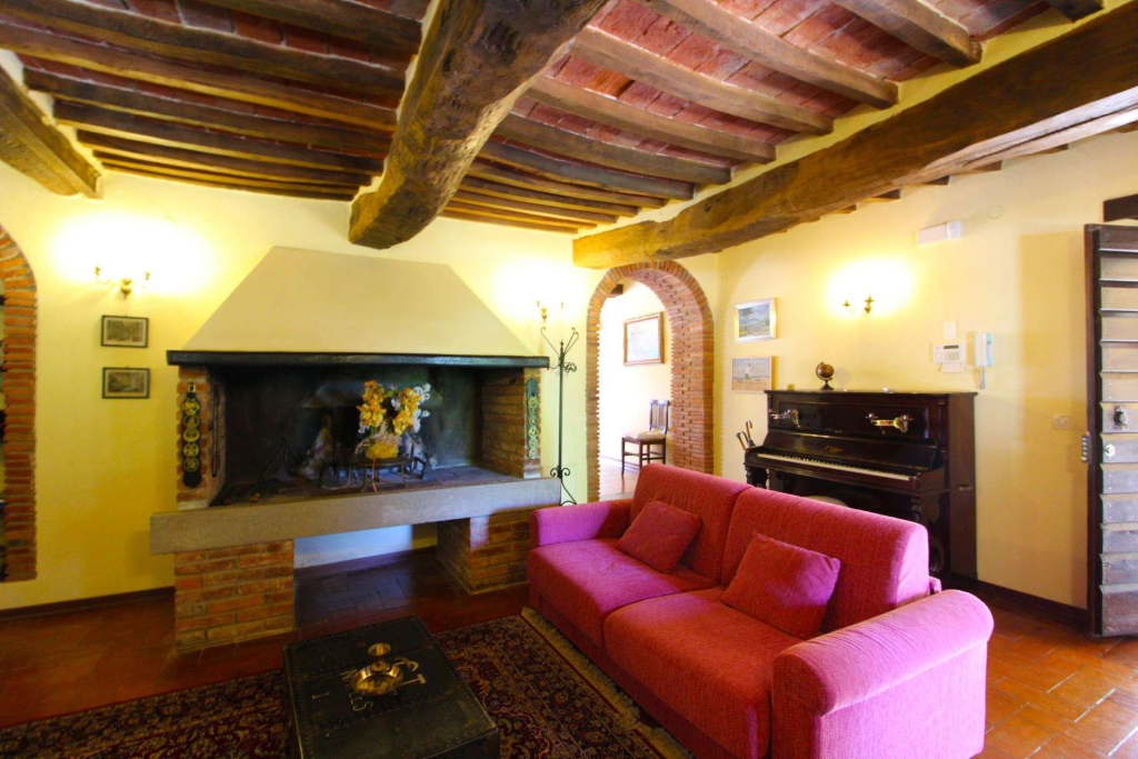Stunning private villa for 6 guests with private pool, TV, pets allowed and parking