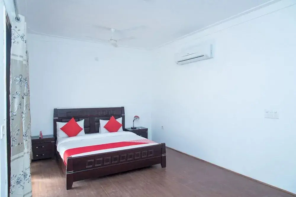 OYO 11064 Home Elegant 3BHK Villa Near Hiran Magri