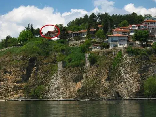 Bache Apartments