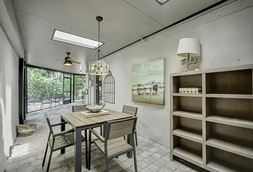 Fantastic 3 Bedroom Heated Salt Pool Home 3 Blocks From Wilton Drive