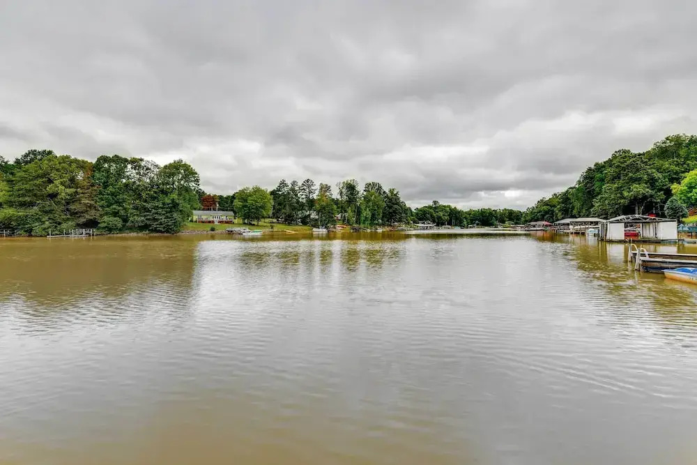 Lake Norman Getaway w/ Pool Access + Kayaking!