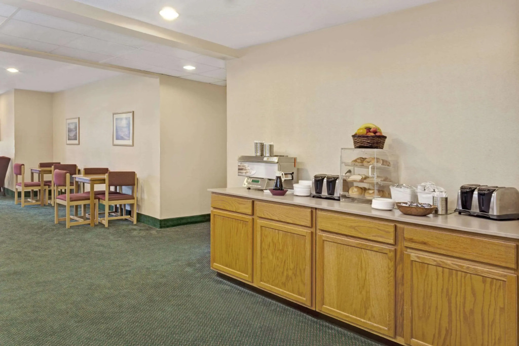Red Lion Inn & Suites Elk Grove Village