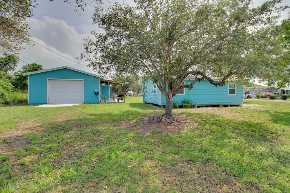 Beaches, Fishing & More! Rockport Getaway w/ Deck