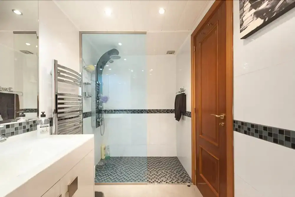 Stunning 4 bed duplex with sea views