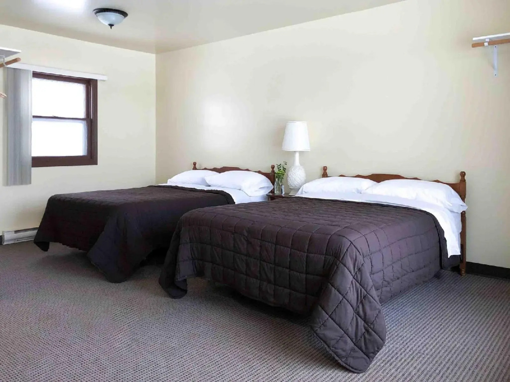 The Bayview Motel - Fort Frances, ON - Lakeside Motel