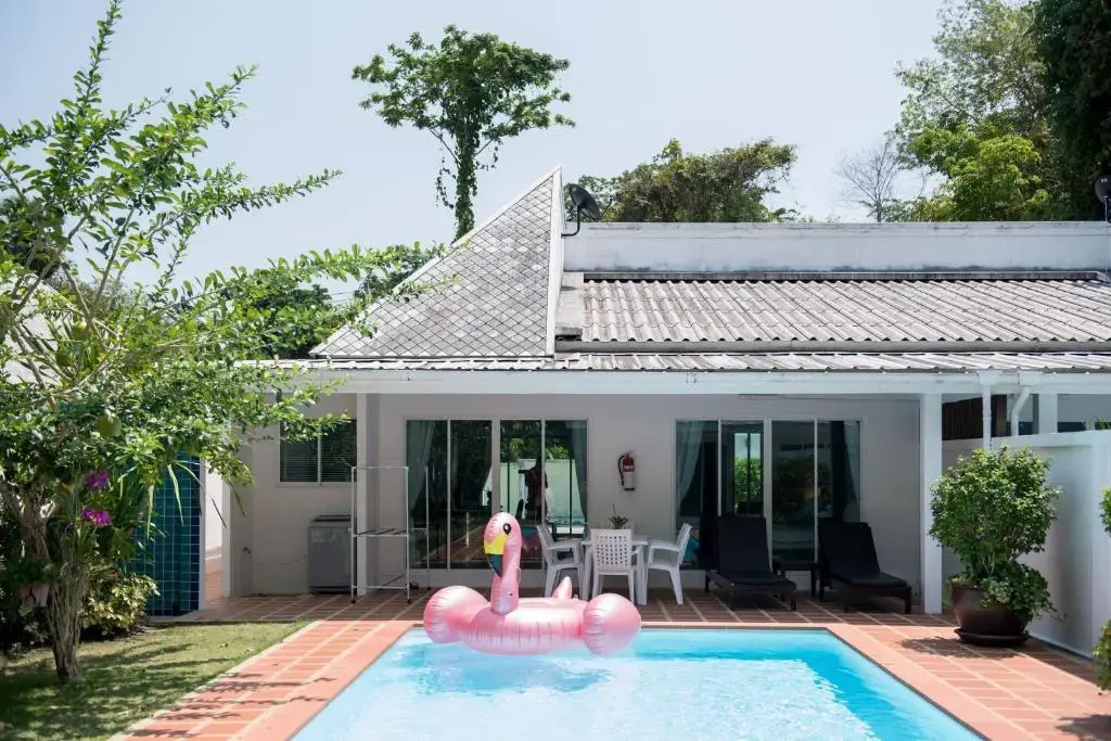 BaanPromphun Pool Villa by BV