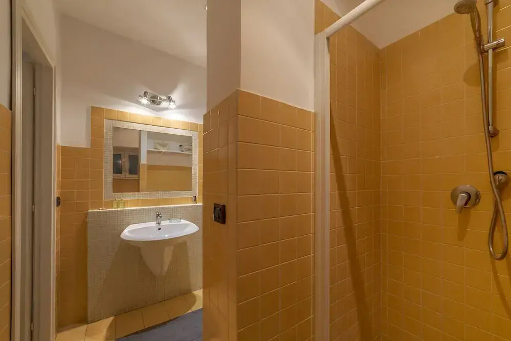 Colosseo Modern Apartment