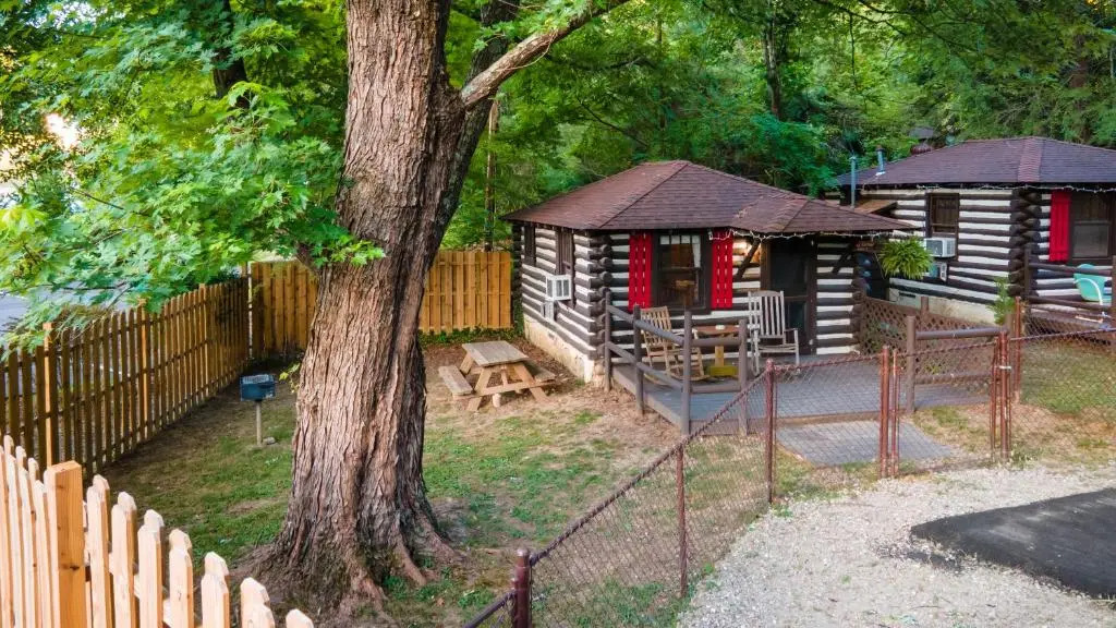 Log Cabin Motor Court
