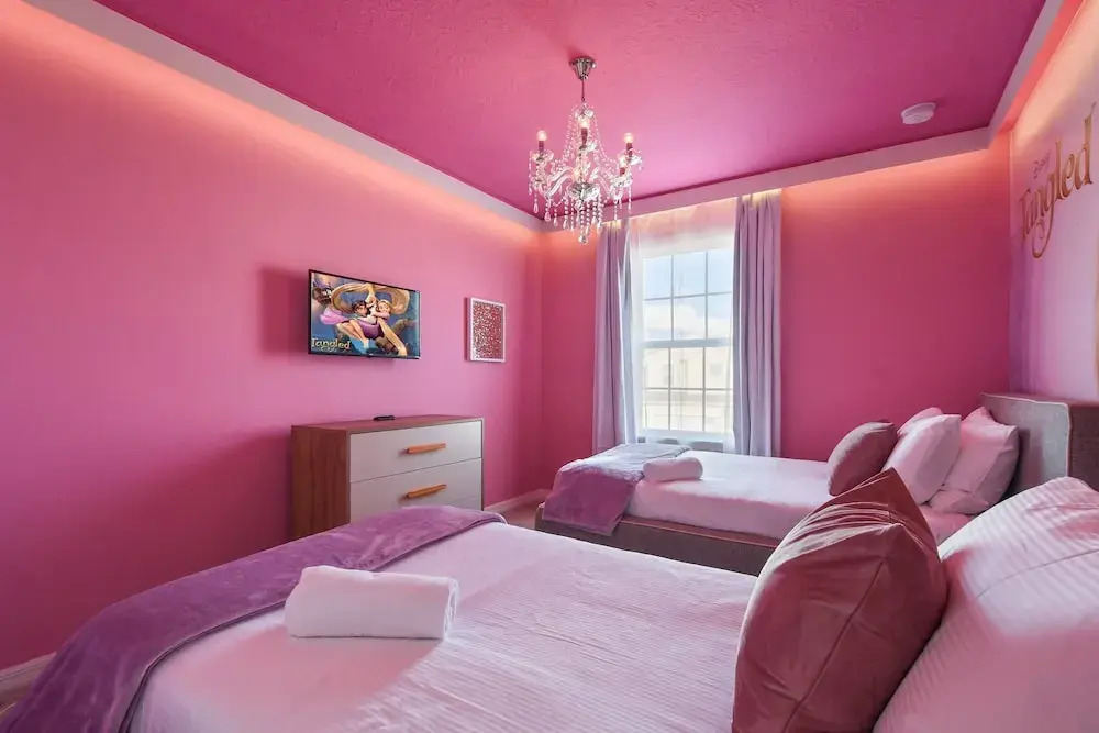 Lux Family Home in Exclusive Windsor Island Resort