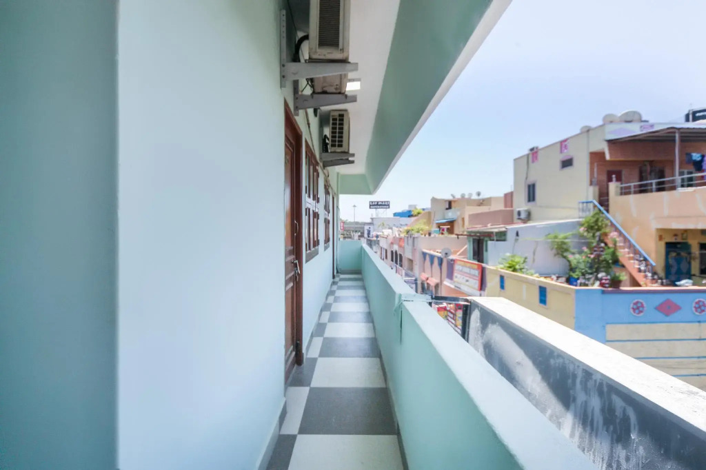OYO 46874 Modern Guest House