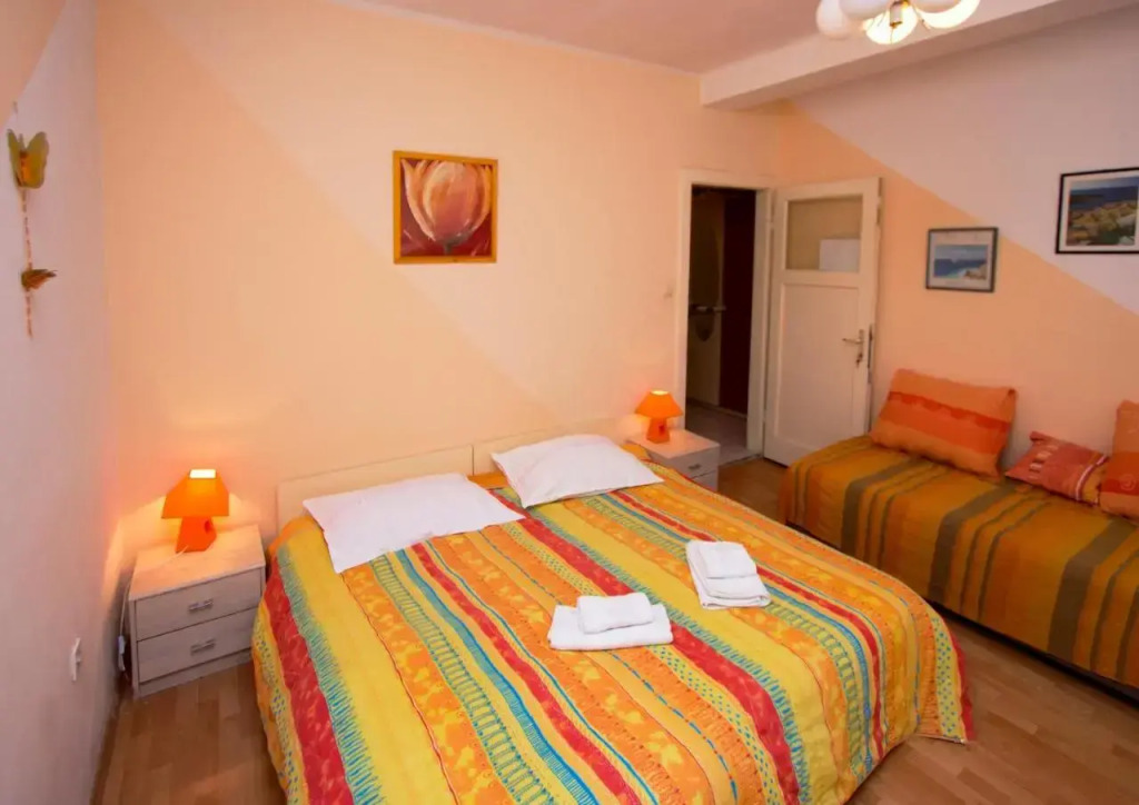Guest house with garden - Zuvan