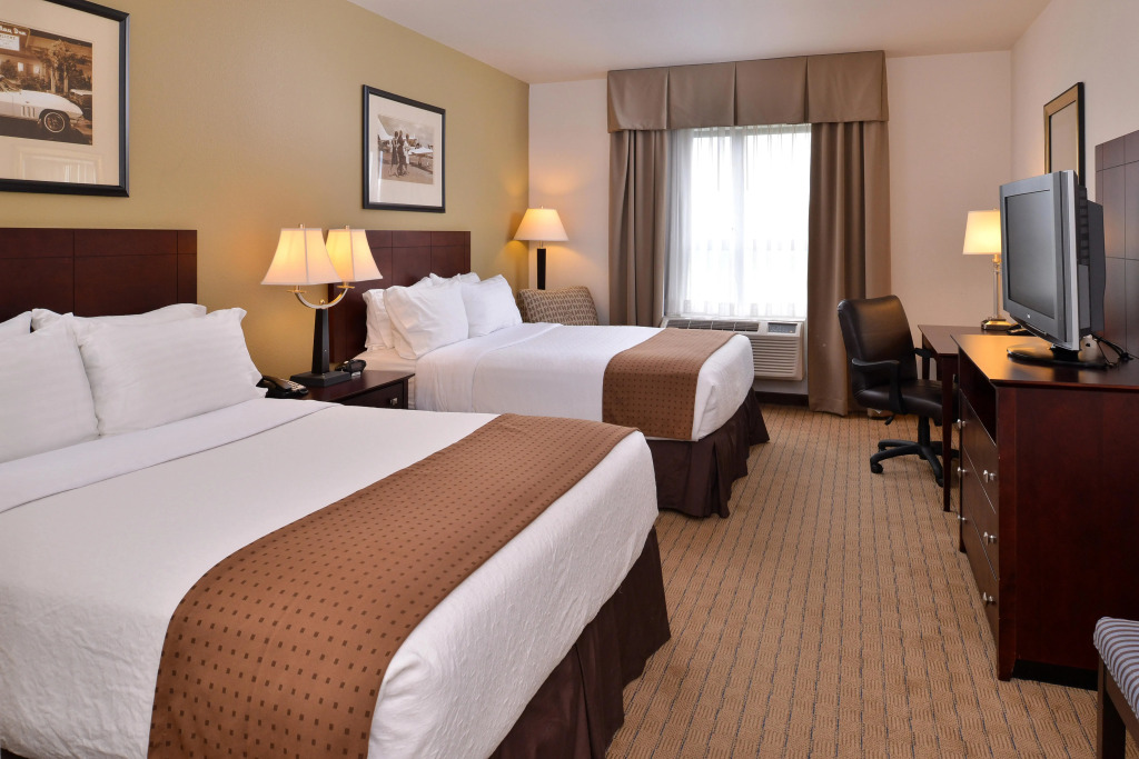 Holiday Inn Madison at The American Center by IHG