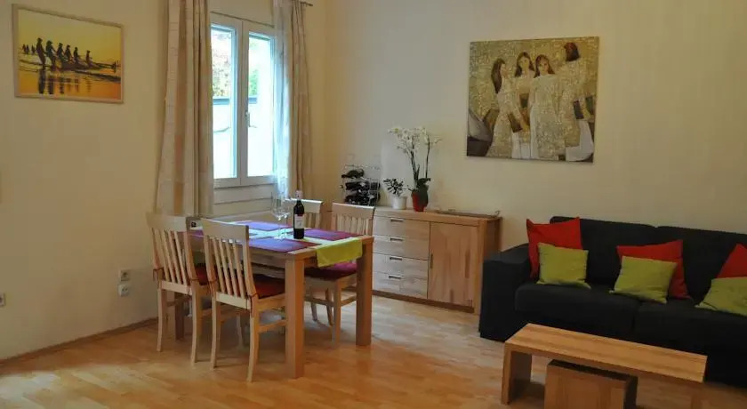 Hauptbahnhof Apartment Minh Nan