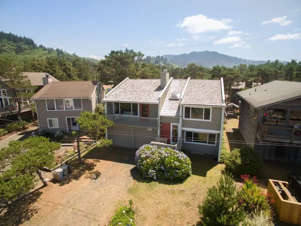 Neskowin Nest 4 Br home by RedAwning