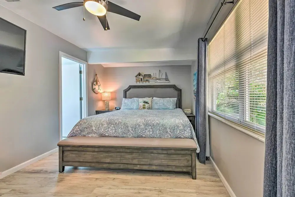 Canal-front Gem w/ Pool & Hot Tub in Anna Maria