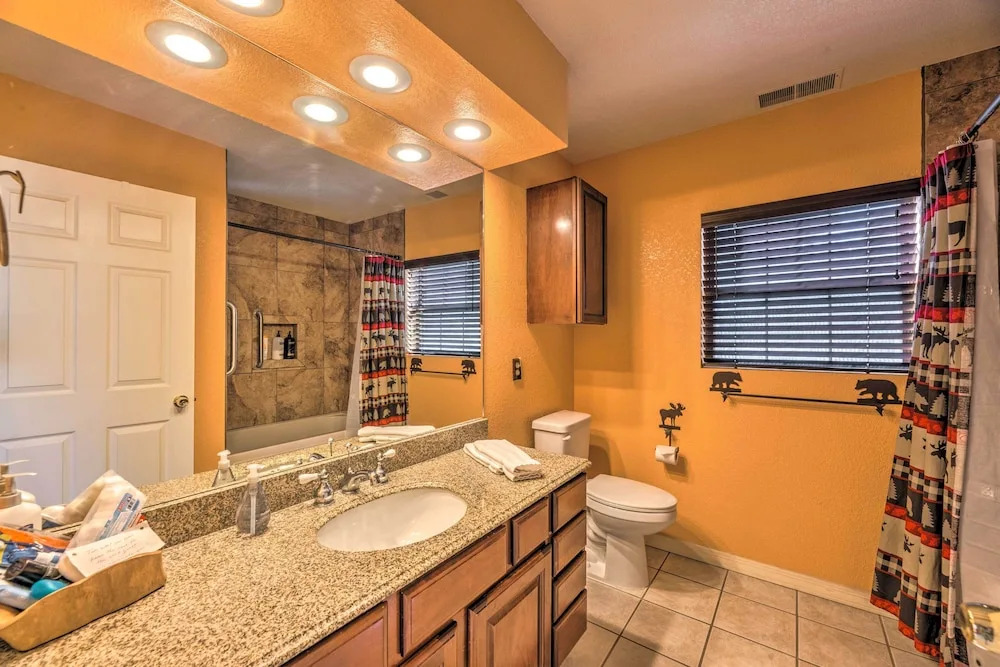 Ruidoso Cabin w/ Hot Tub & Mtn Views!