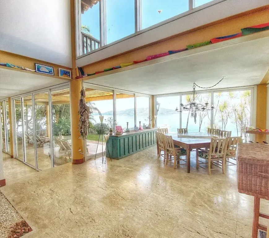 Red Beach Mansion