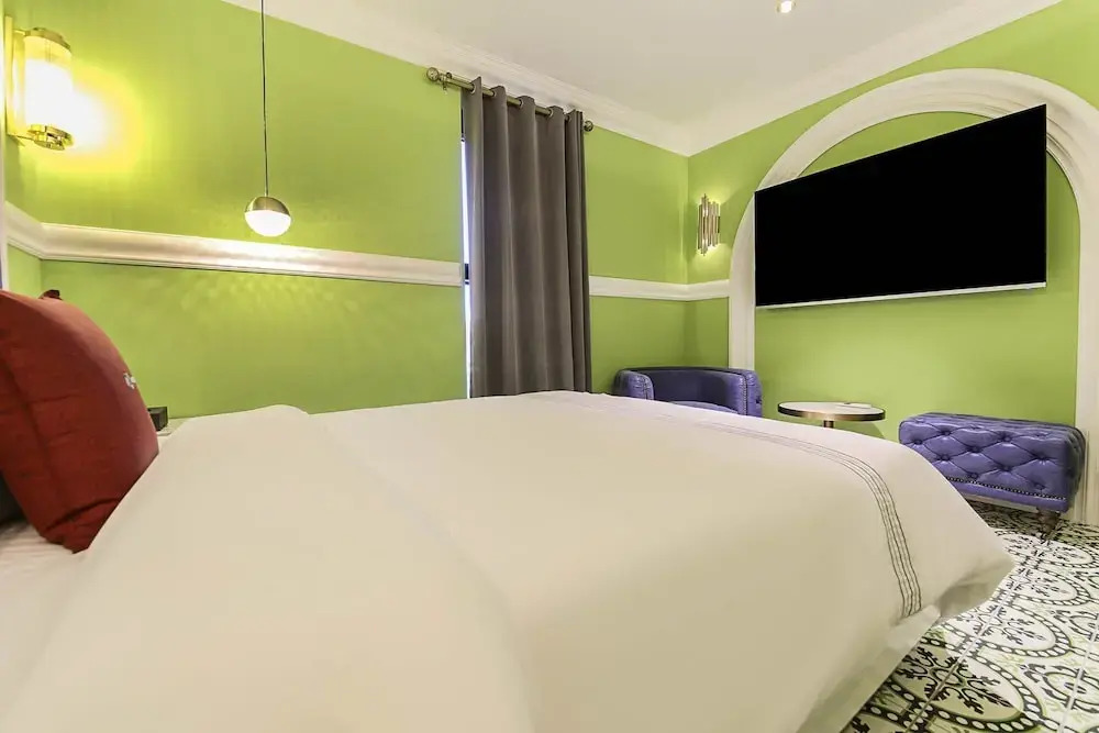 Lerocherrouge Hotel