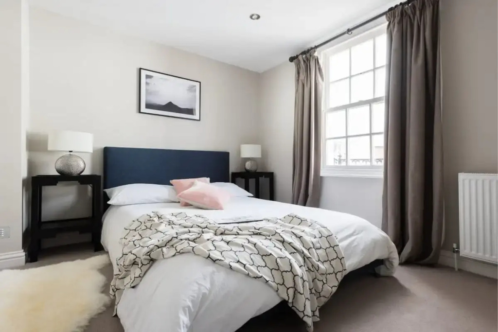 The Navy Court - Scandinavian Inspired 4BDR Central Home