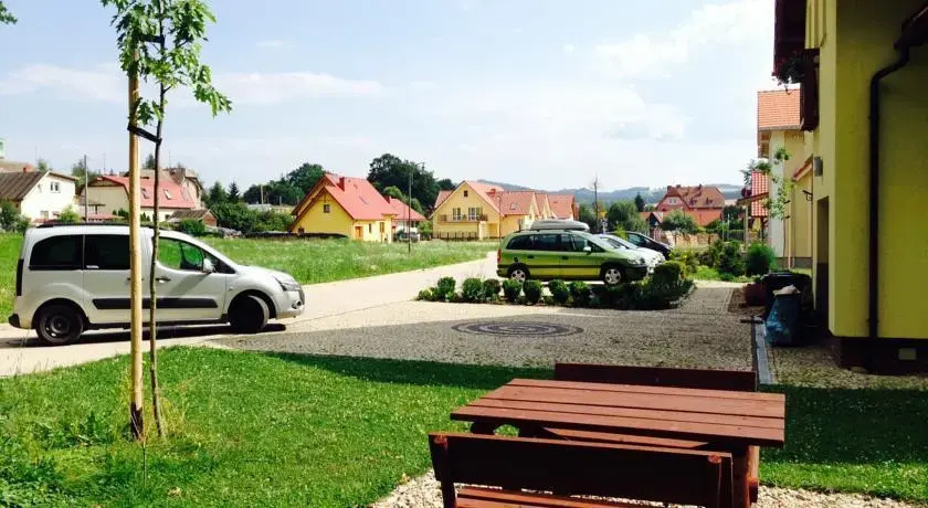 ApartamentyKudowa - Willa Pod Dębami z ogrodem i parkingiem