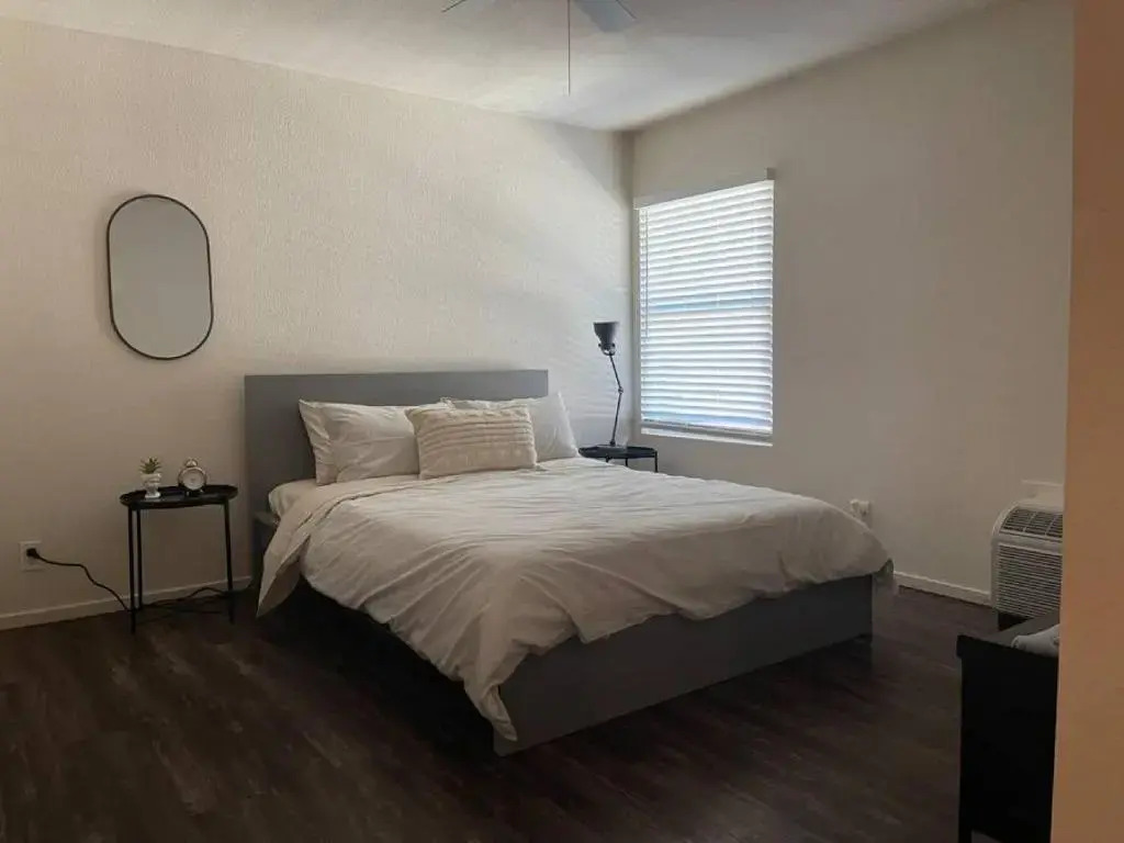 Roe 107 Unit 1 Comfy and Cozy Studio Minutes From Top Golf