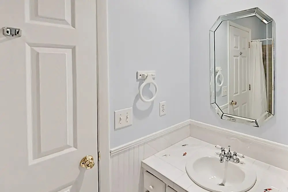 New Listing! Updated All-Suite Tennis Villa - Pool condo