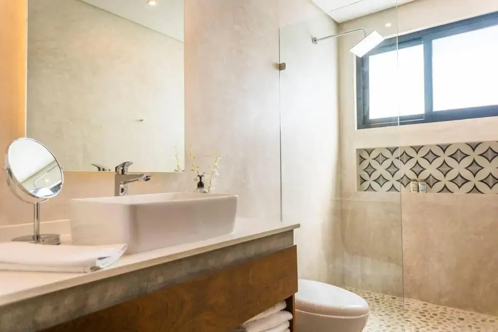BÄAK- A205-Stylish 2BD with 360 infinity pool and sunset view WiFi