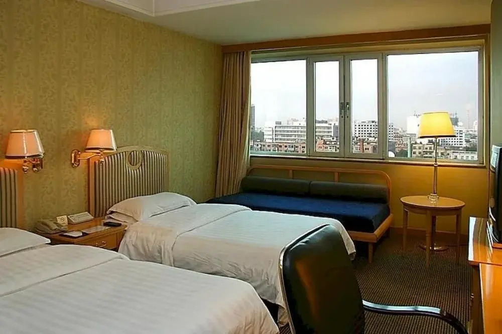 Maxcourt Hotel