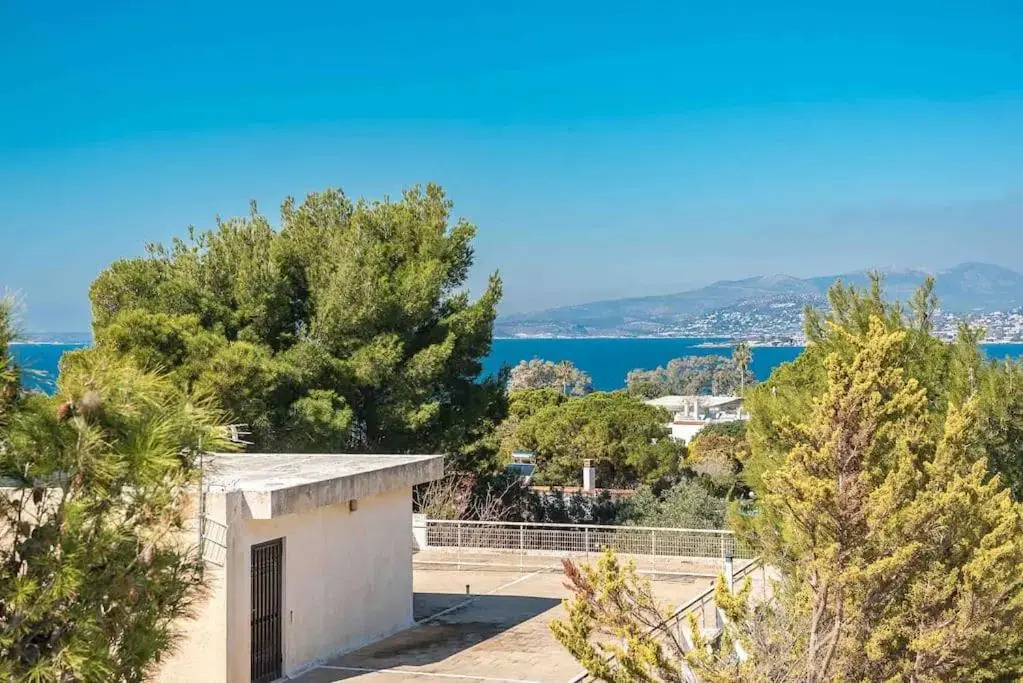 Saronis seaview 2bdr residence 500m from the beach