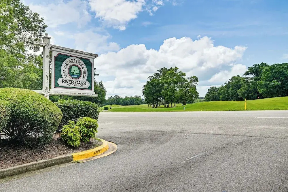 Pool Access & Golf View: Myrtle Beach Retreat!