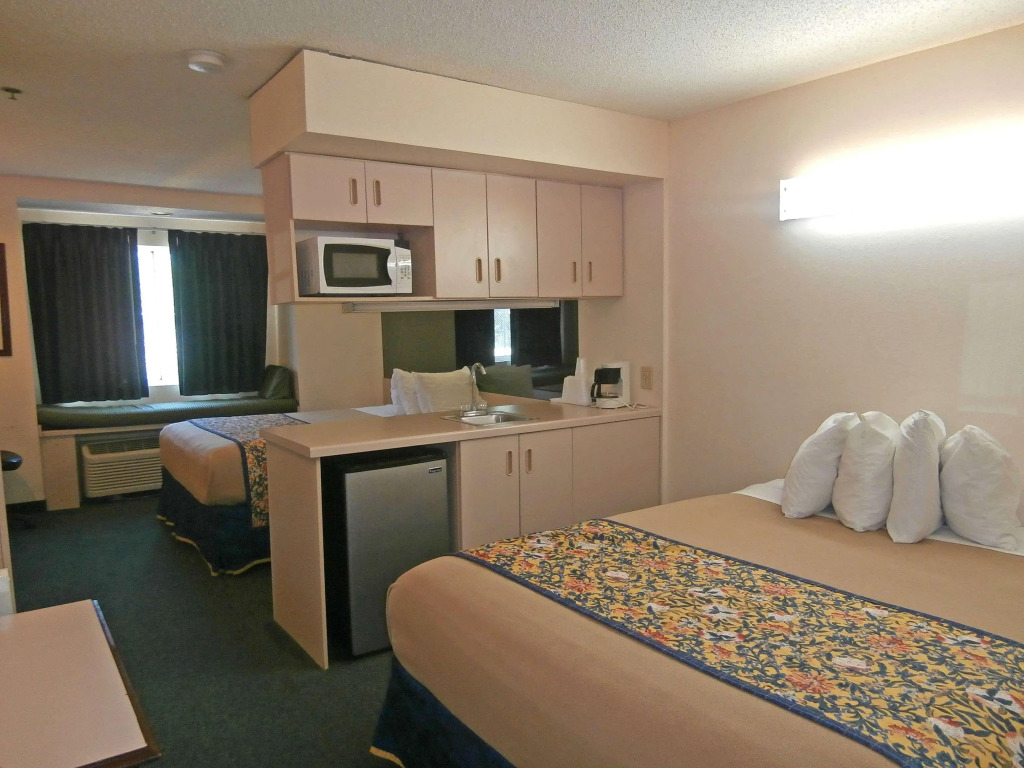 Americas Best Value Inn & Suites-McDonough