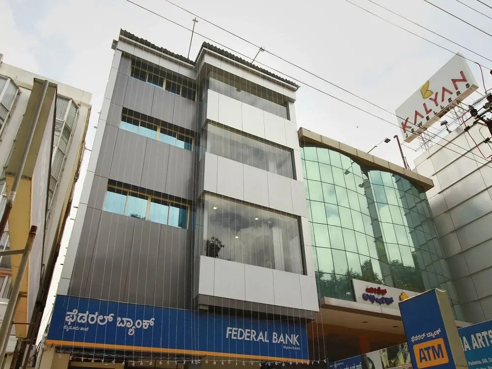 OYO 15616 Om Sai Grand