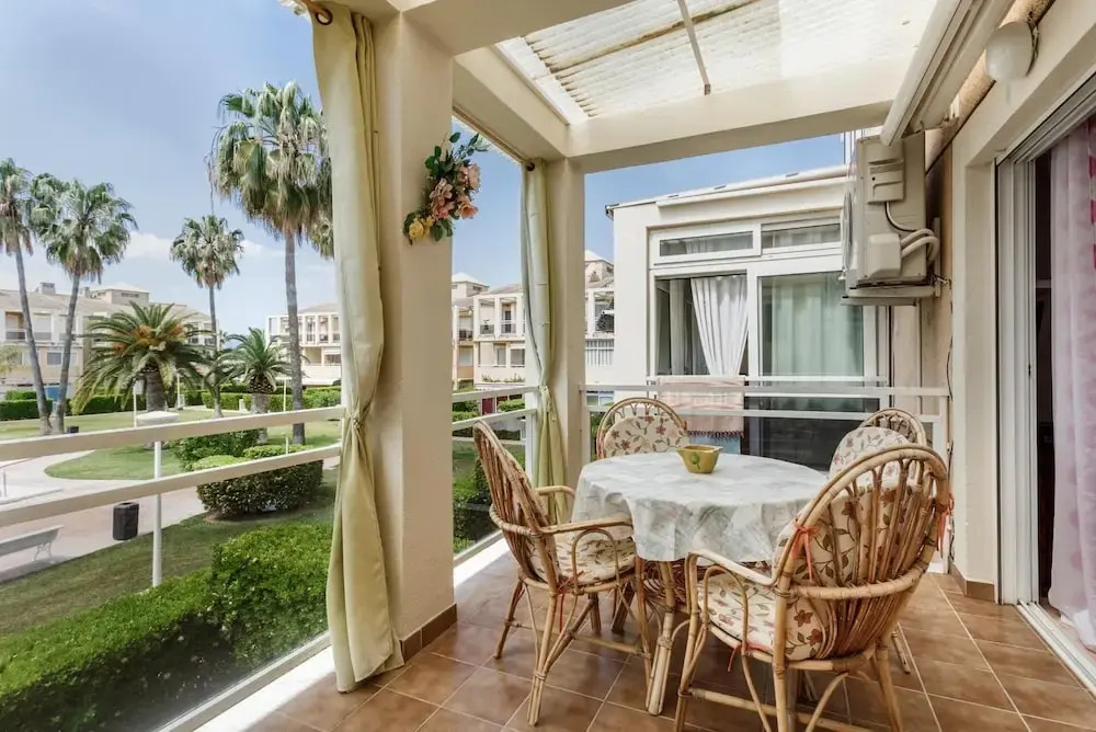 Gorgeous 2-bed Apartment Near the Beach