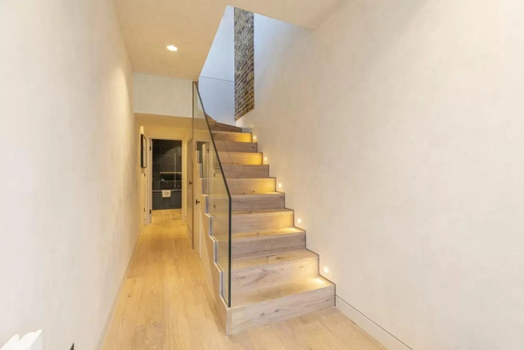 Stylish 2-bed loft apartment near Battersea Park, South London