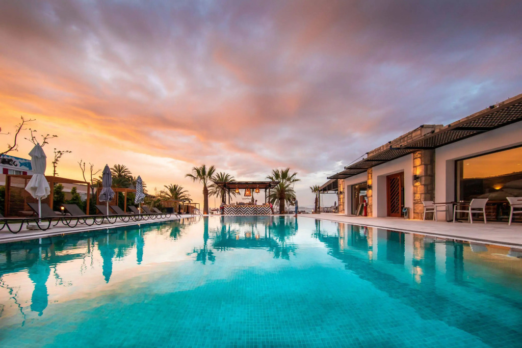 Moyo Beach Hotel