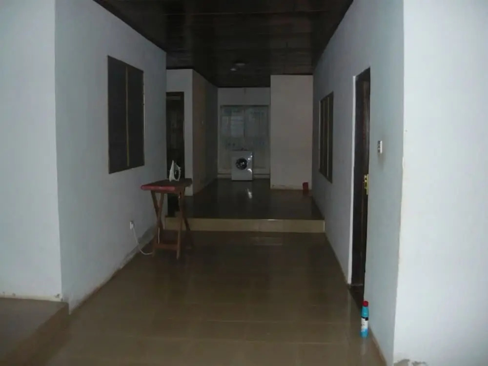 3 Bed House Sleeps 6 - Parking, Wifi, Generator