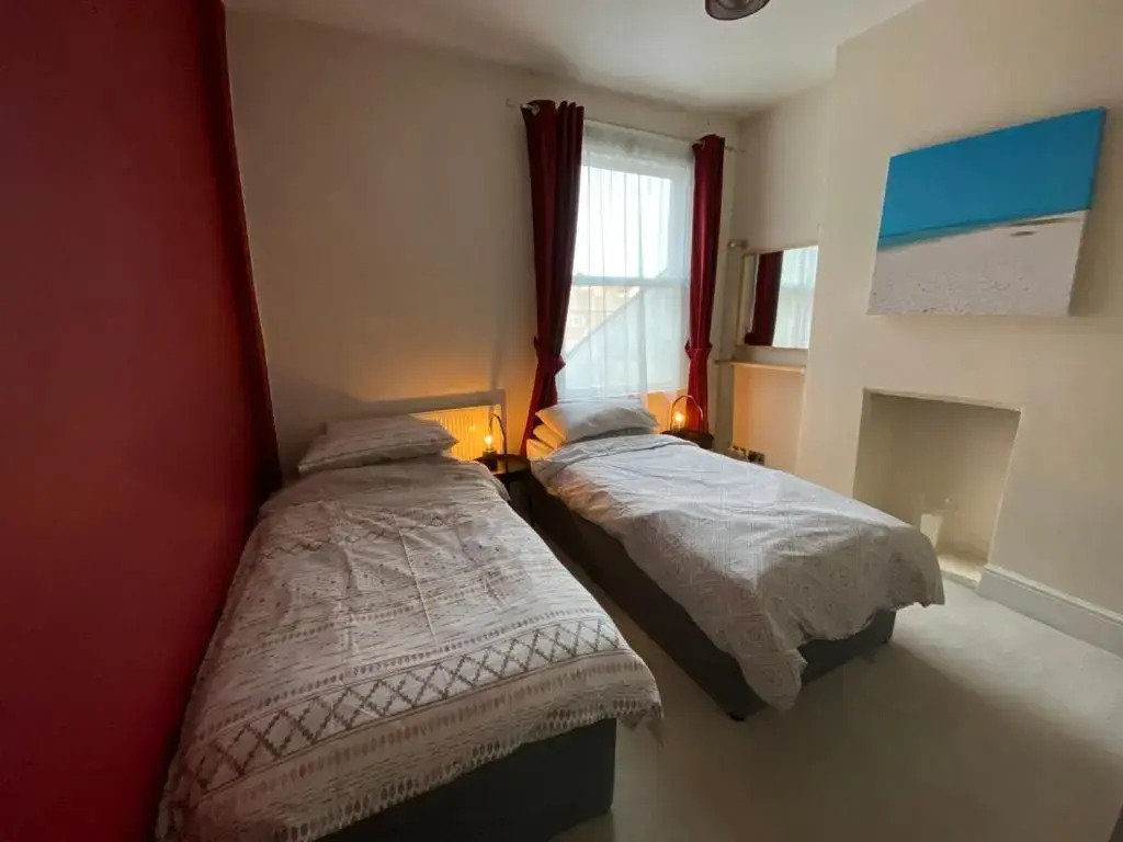 3 bed Apartment in Colliers Wood