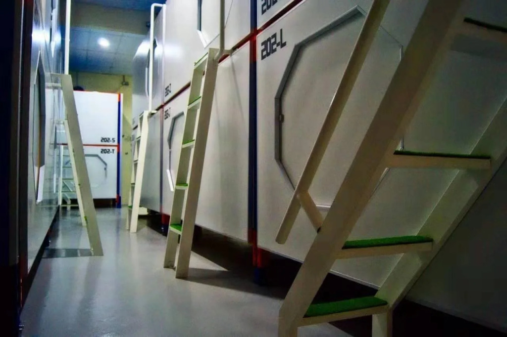 Tripod Hotel - Hostel